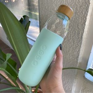 Soma Glass Water Bottle in Mint- 17oz